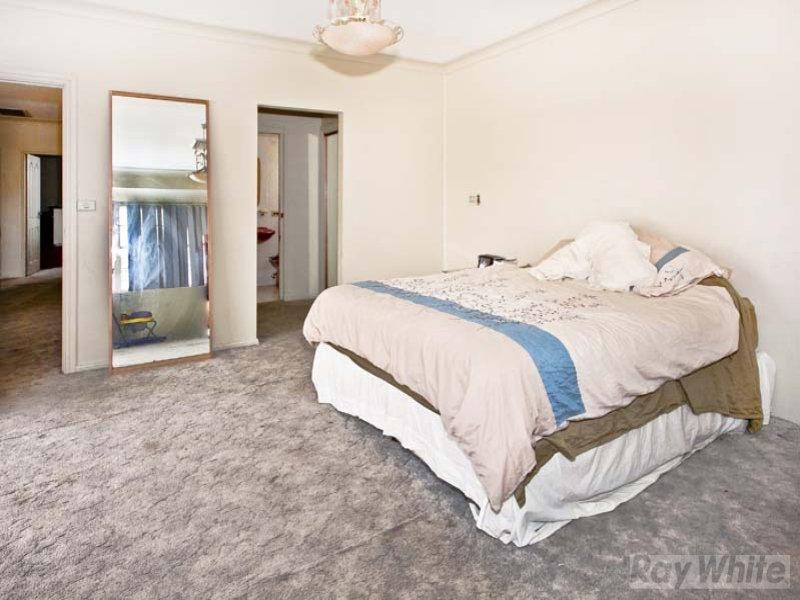 3 Yarra Place, St Johns Park NSW 2176