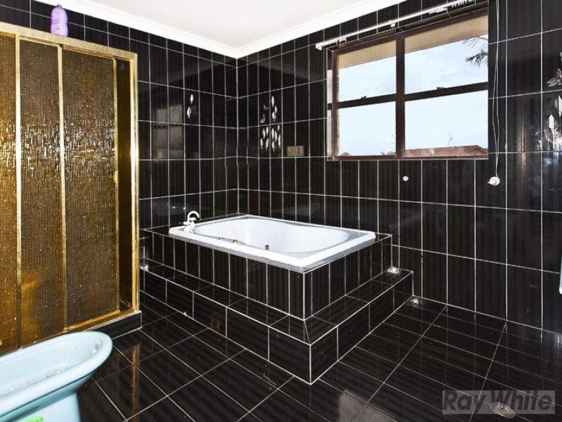 3 Yarra Place, St Johns Park NSW 2176