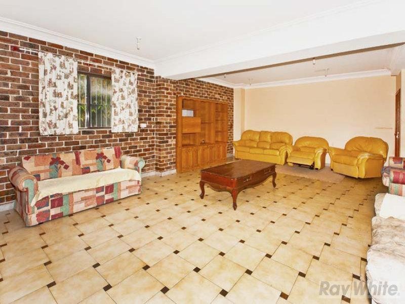 3 Yarra Place, St Johns Park NSW 2176