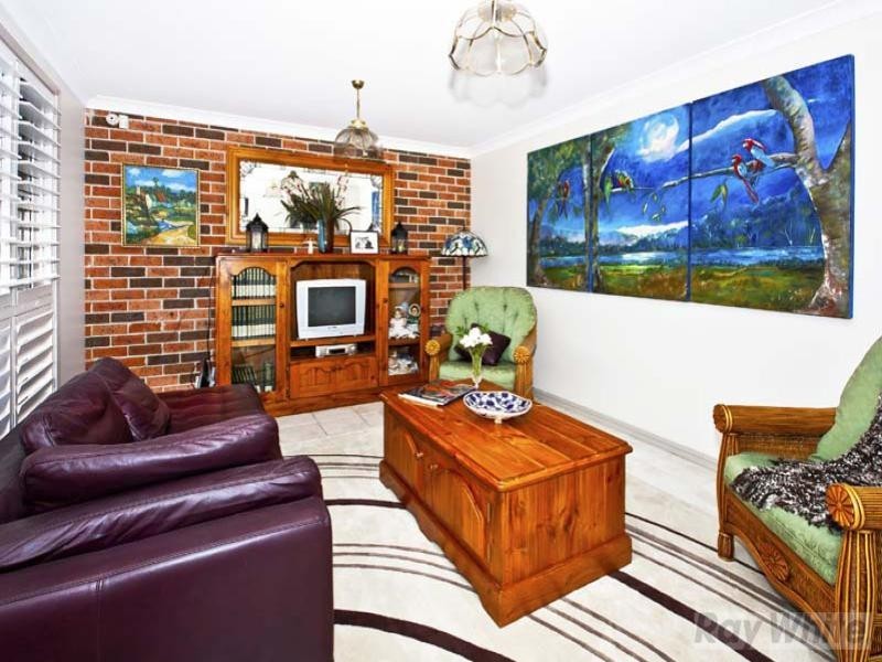 2 Borneo Court, Bossley Park NSW 2176