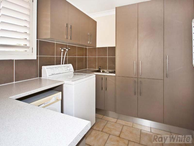 2 Borneo Court, Bossley Park NSW 2176