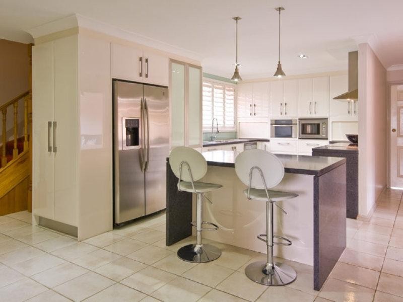 2 Borneo Court, Bossley Park NSW 2176