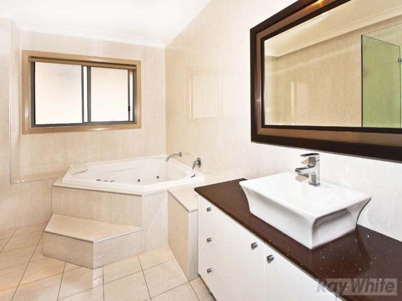 5 Murrumbidgee Street, Bossley Park NSW 2176