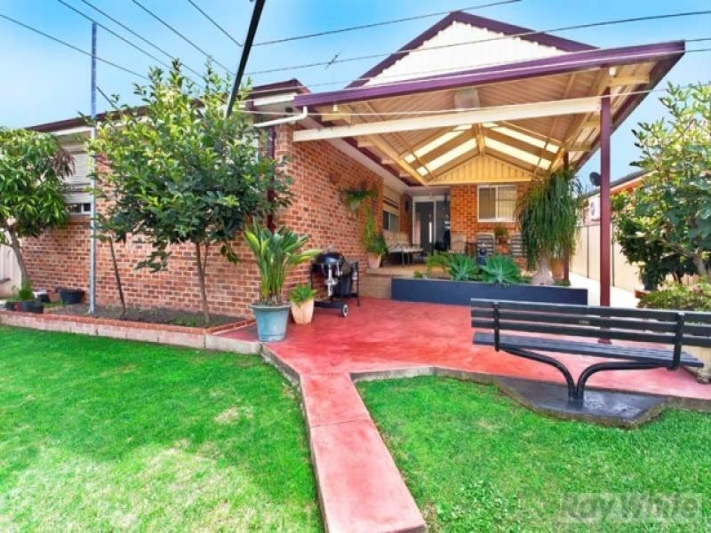 28 Wallis Crescent, Cecil Hills NSW 2171