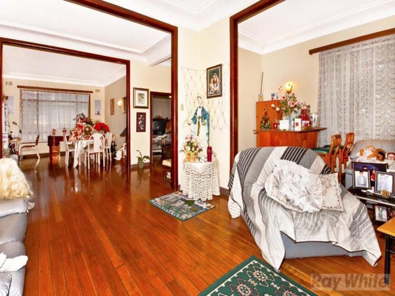 2 Quarry Road, Bossley Park NSW 2176