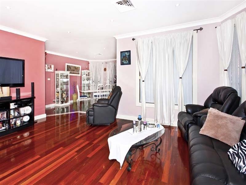 8 Tsar Close, Cecil Hills NSW 2171