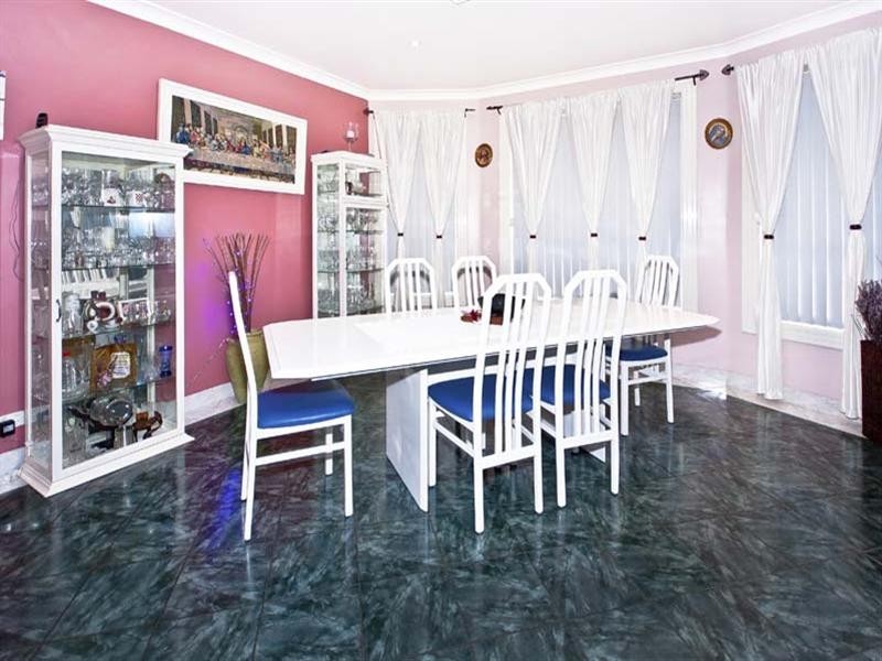 8 Tsar Close, Cecil Hills NSW 2171