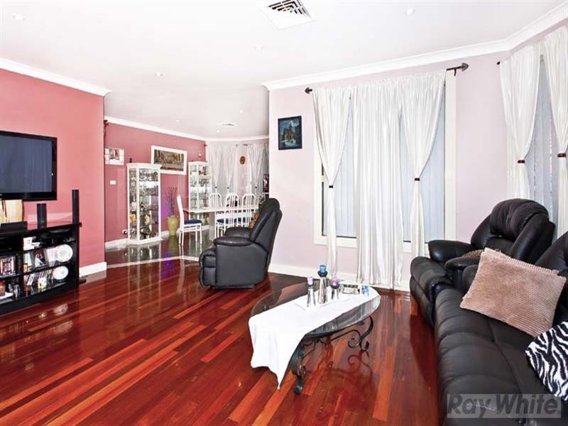 8 Tsar Close, Cecil Hills NSW 2171
