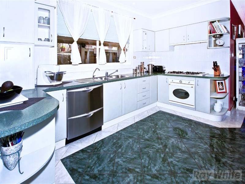 8 Tsar Close, Cecil Hills NSW 2171