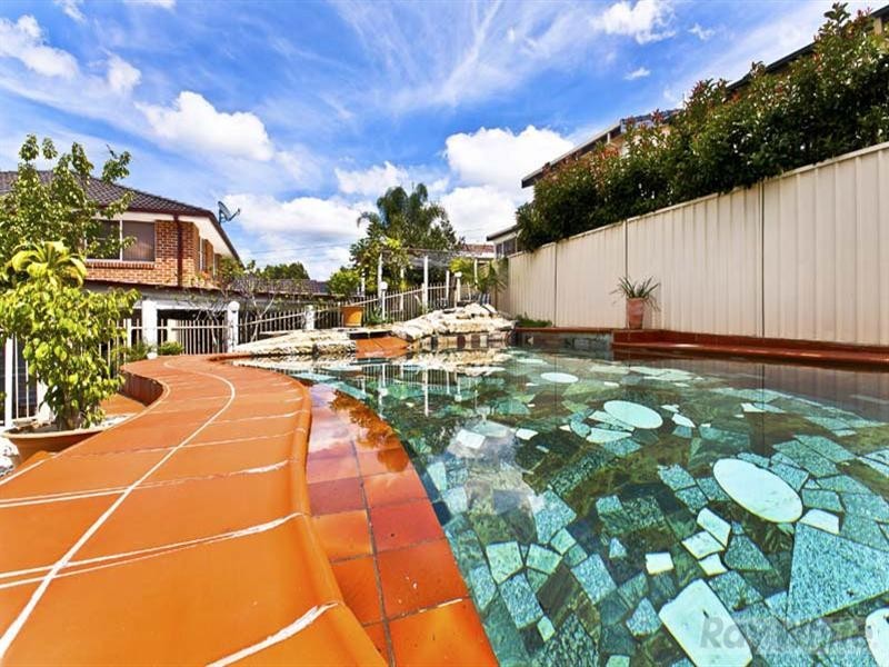 8 Tsar Close, Cecil Hills NSW 2171