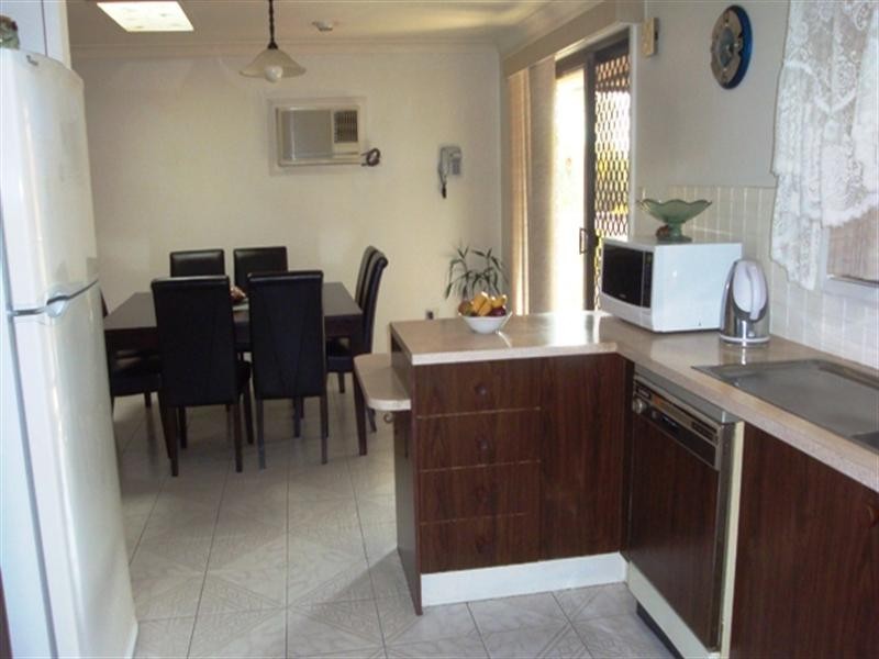 6 Clayton Street, Prairiewood NSW 2176