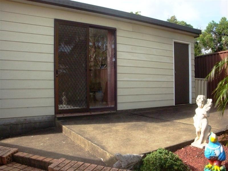 6 Clayton Street, Prairiewood NSW 2176