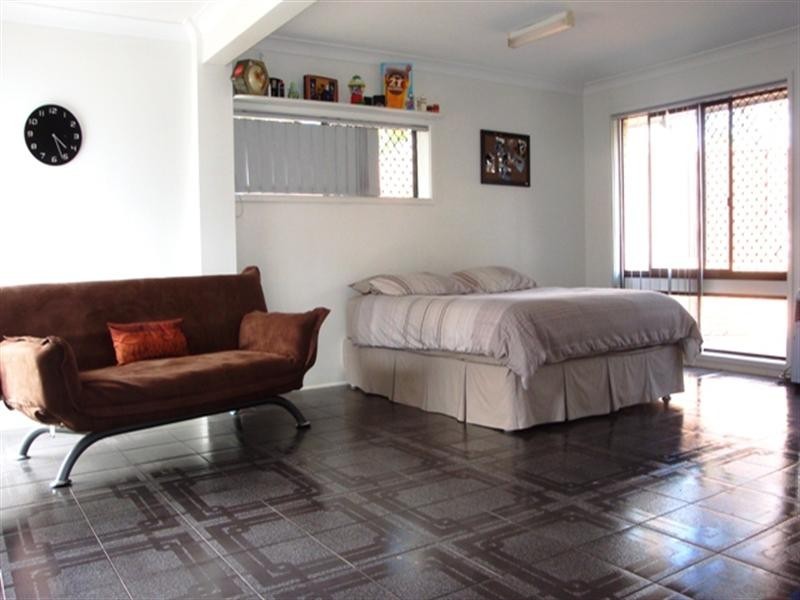 6 Clayton Street, Prairiewood NSW 2176