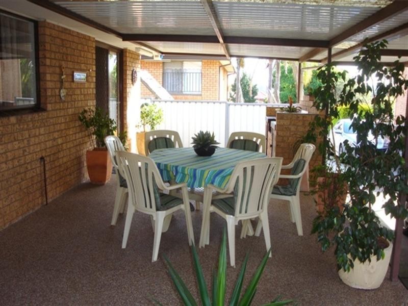 6 Clayton Street, Prairiewood NSW 2176