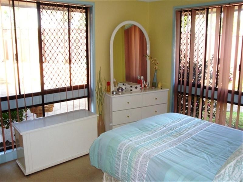 6 Clayton Street, Prairiewood NSW 2176