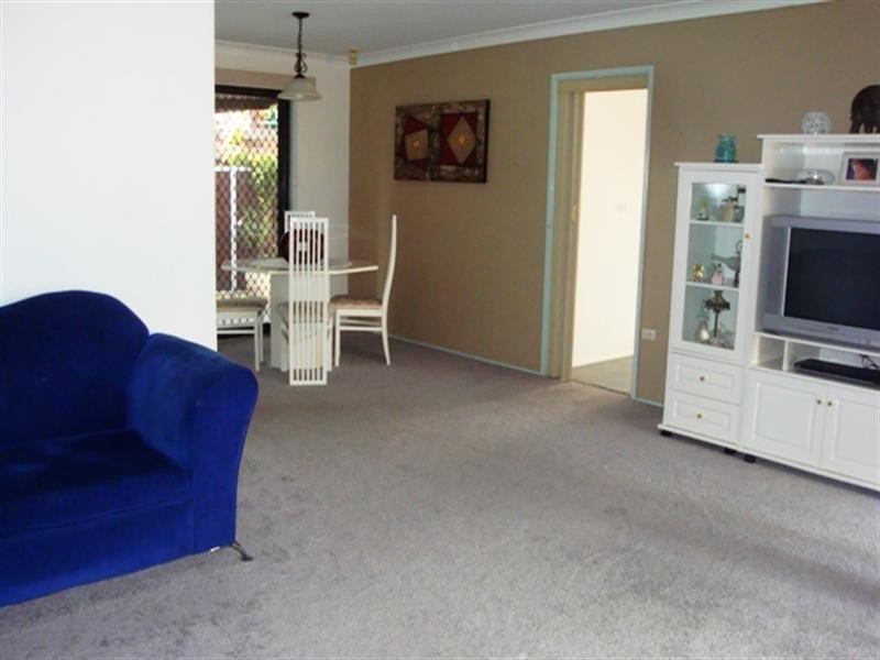 6 Clayton Street, Prairiewood NSW 2176