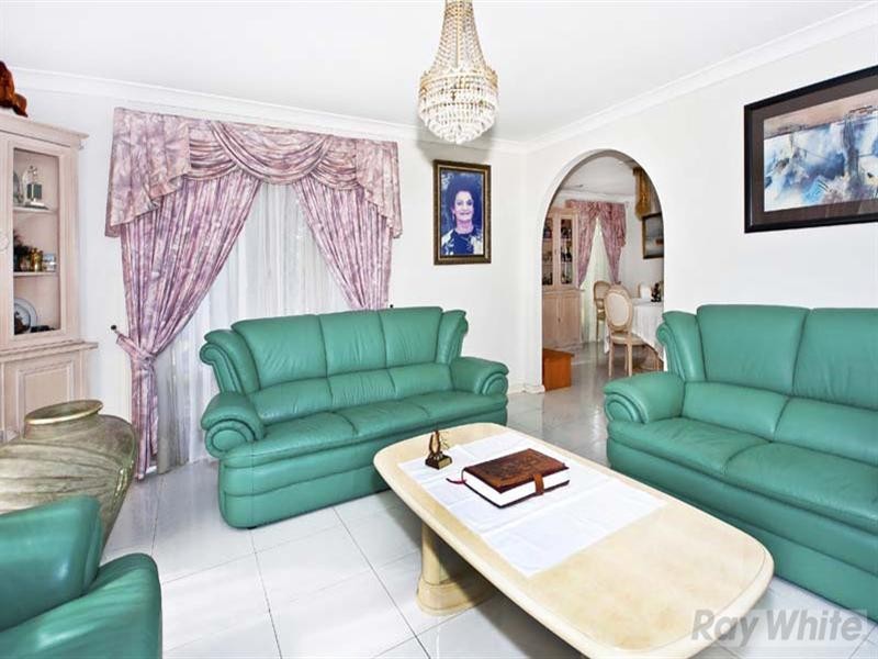 33 Mariner Crescent, Abbotsbury NSW 2176