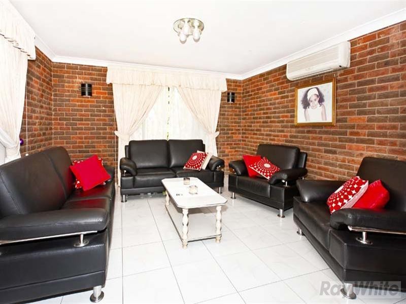 33 Mariner Crescent, Abbotsbury NSW 2176