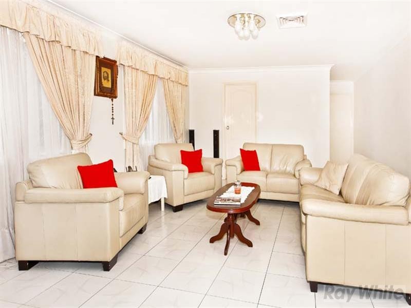 33 Mariner Crescent, Abbotsbury NSW 2176