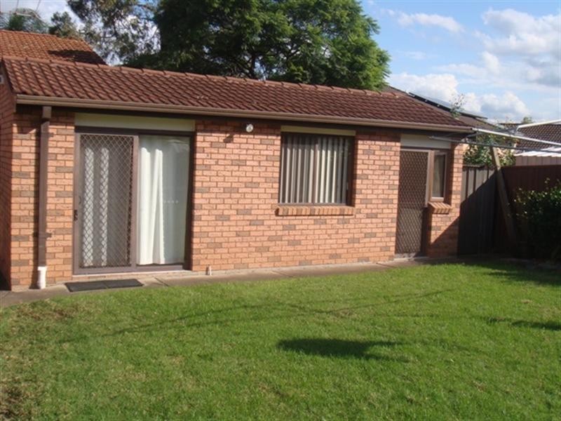 1/53 Chickasaw Crescent, Greenfield Park NSW 2176