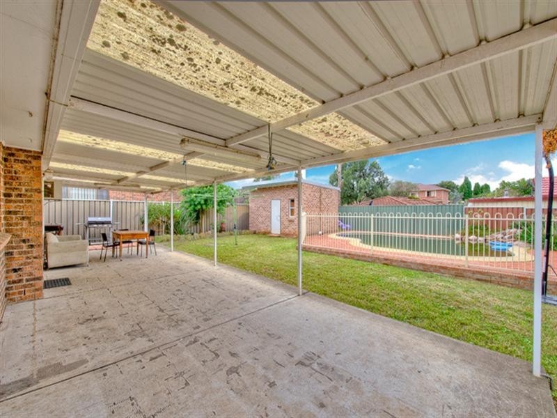 15 Mariani Close, Bossley Park NSW 2176