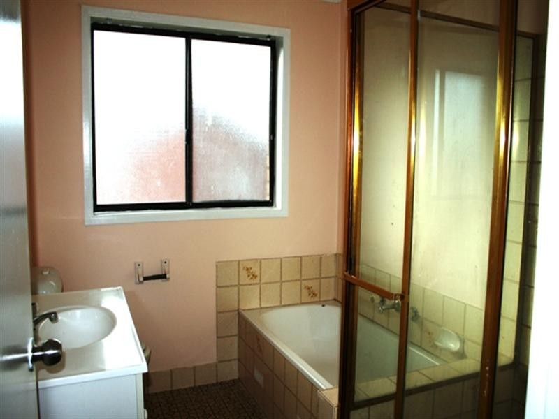 19 Greenfield Road, Greenfield Park NSW 2176