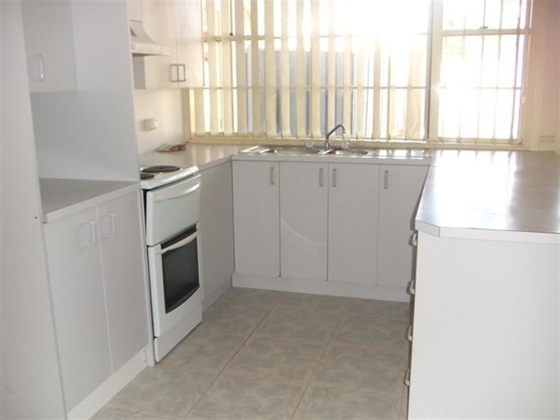 4/2 Lewers Close, Abbotsbury NSW 2176