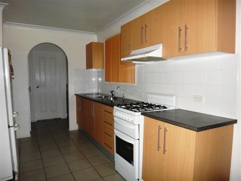 2 Ona Close, Bossley Park NSW 2176