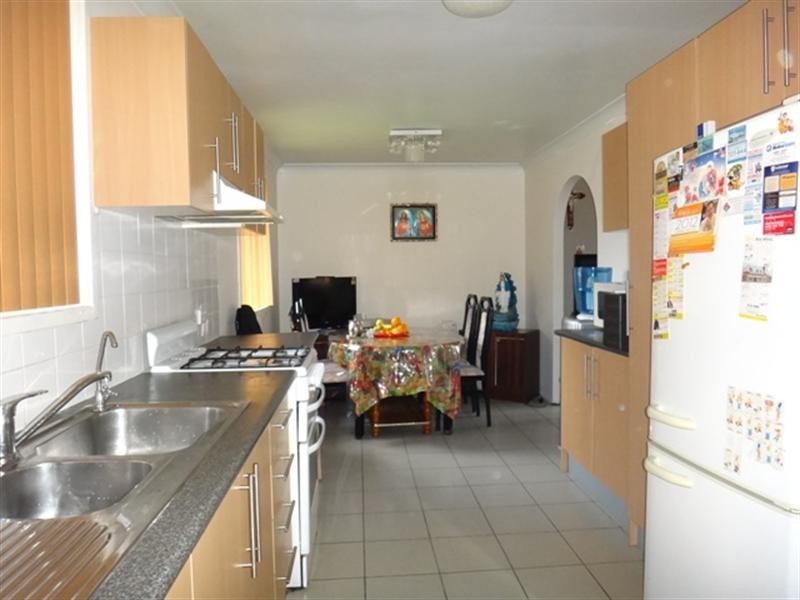 2 Ona Close, Bossley Park NSW 2176