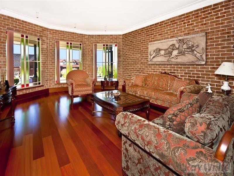 4 Sparta Close, Bossley Park NSW 2176