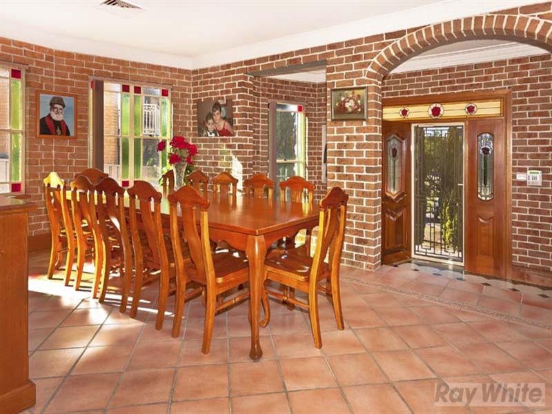 4 Sparta Close, Bossley Park NSW 2176