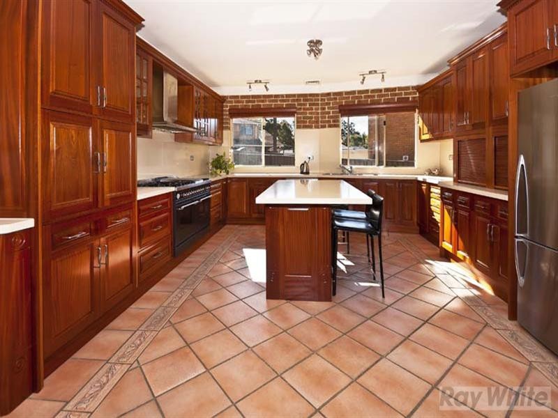 4 Sparta Close, Bossley Park NSW 2176