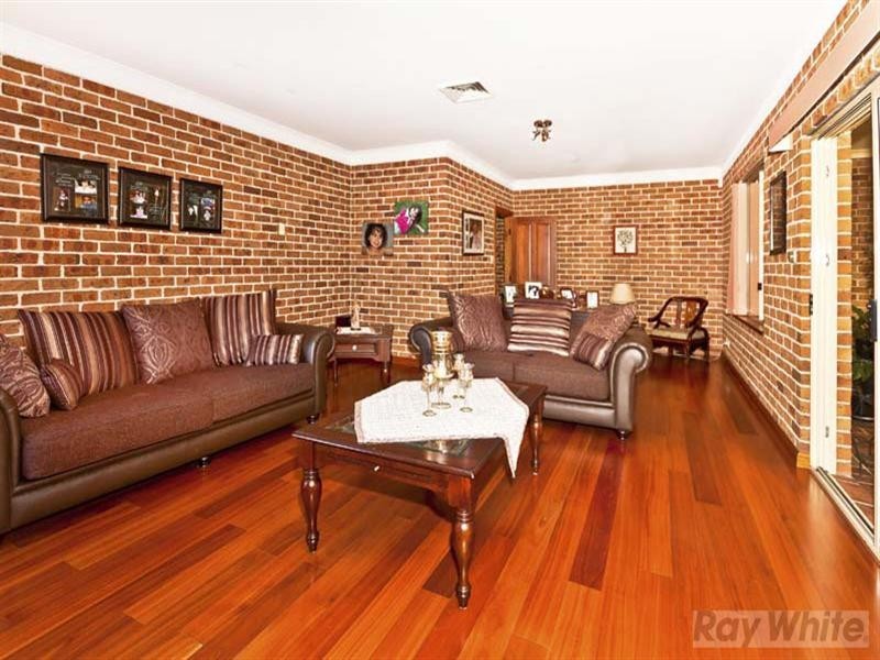 4 Sparta Close, Bossley Park NSW 2176