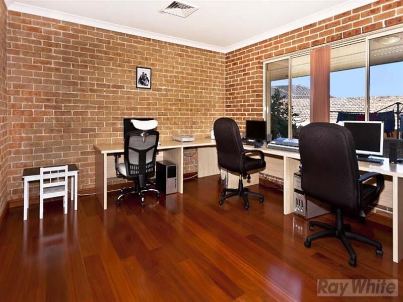 4 Sparta Close, Bossley Park NSW 2176