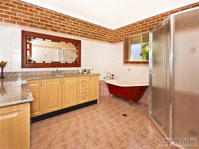 4 Sparta Close, Bossley Park NSW 2176