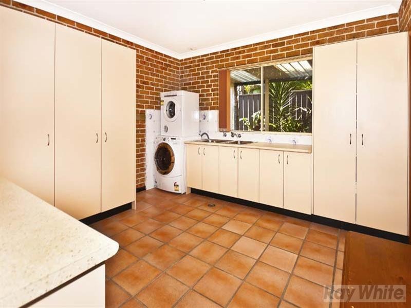 4 Sparta Close, Bossley Park NSW 2176