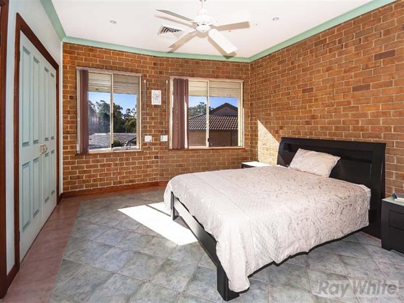 4 Sparta Close, Bossley Park NSW 2176