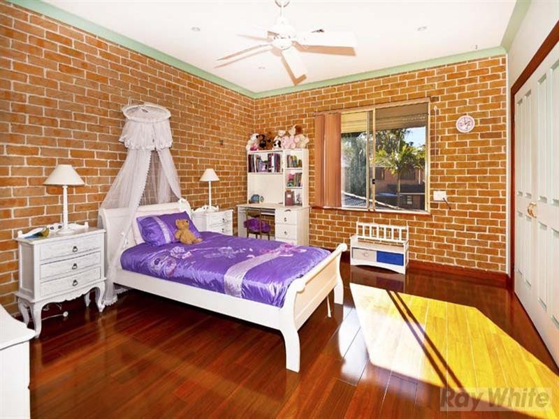 4 Sparta Close, Bossley Park NSW 2176