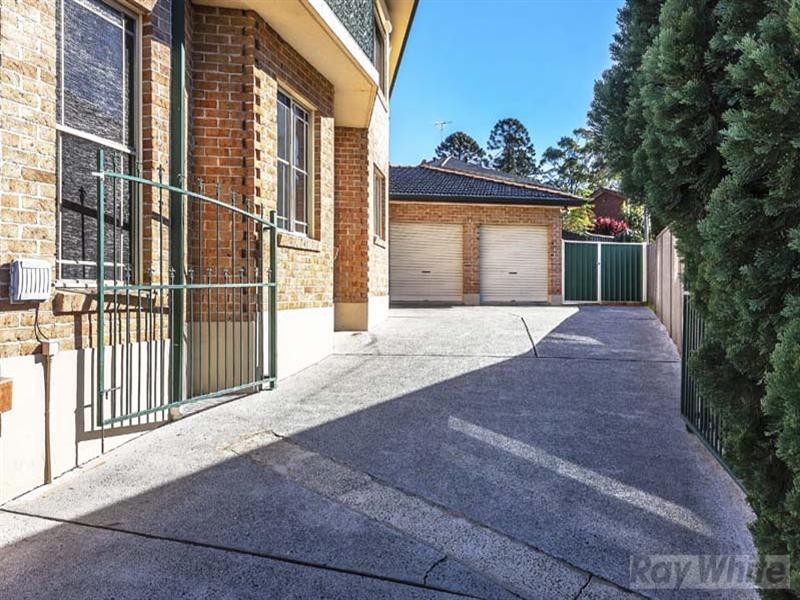4 Sparta Close, Bossley Park NSW 2176