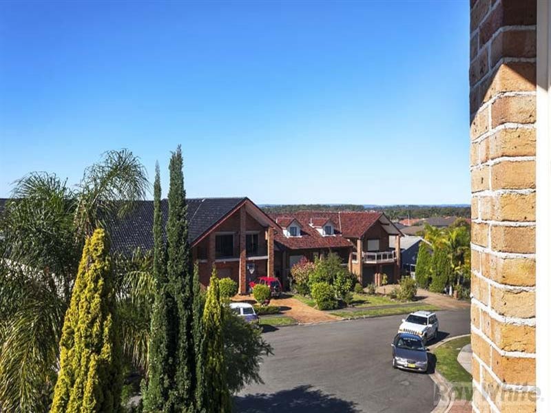 4 Sparta Close, Bossley Park NSW 2176