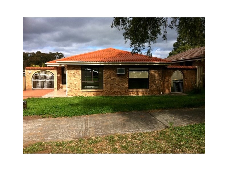28 Tuncurry Street, Bossley Park NSW 2176