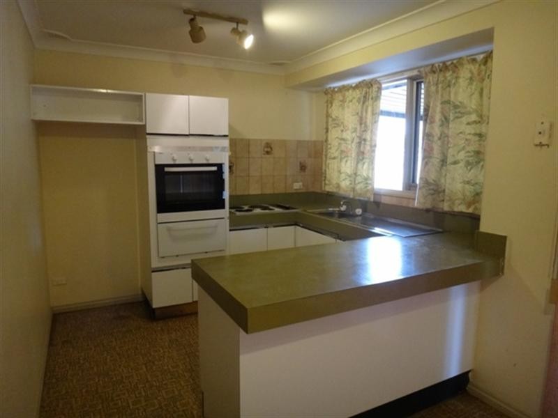 4 Bayswater Street, St Johns Park NSW 2176