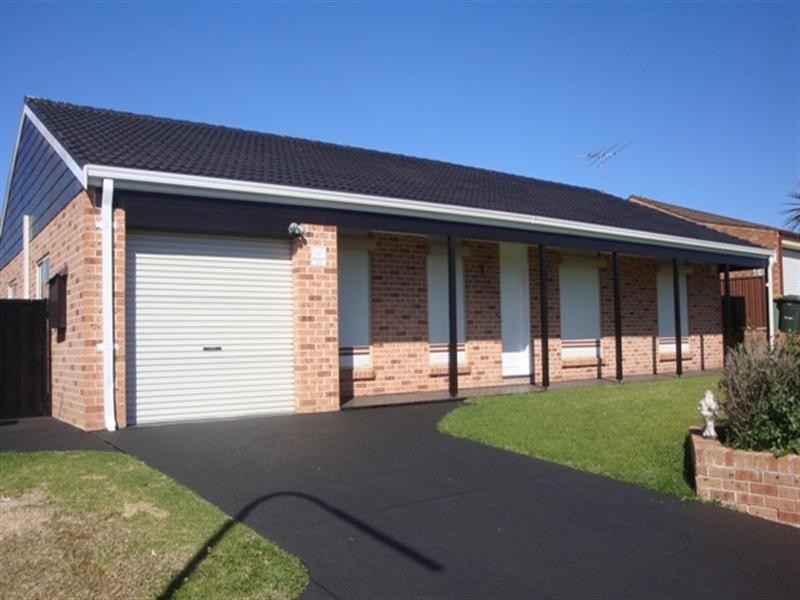 7 Saxonvale Crescent, Edensor Park NSW 2176