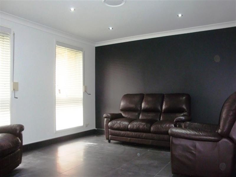 7 Saxonvale Crescent, Edensor Park NSW 2176