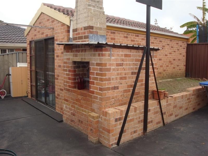 7 Saxonvale Crescent, Edensor Park NSW 2176