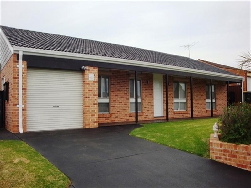 7 Saxonvale Crescent, Edensor Park NSW 2176