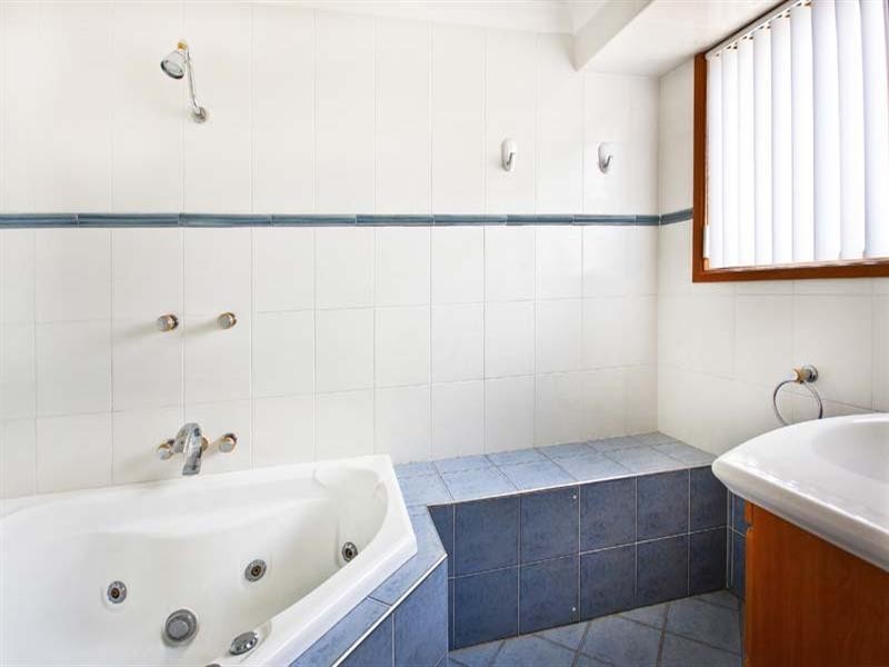 42 Darling Street, Abbotsbury NSW 2176