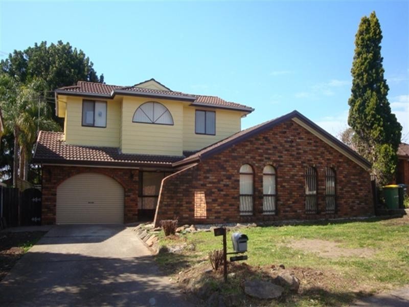 4 Falcon Close, Greenfield Park NSW 2176