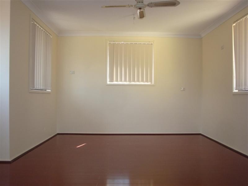 4 Falcon Close, Greenfield Park NSW 2176