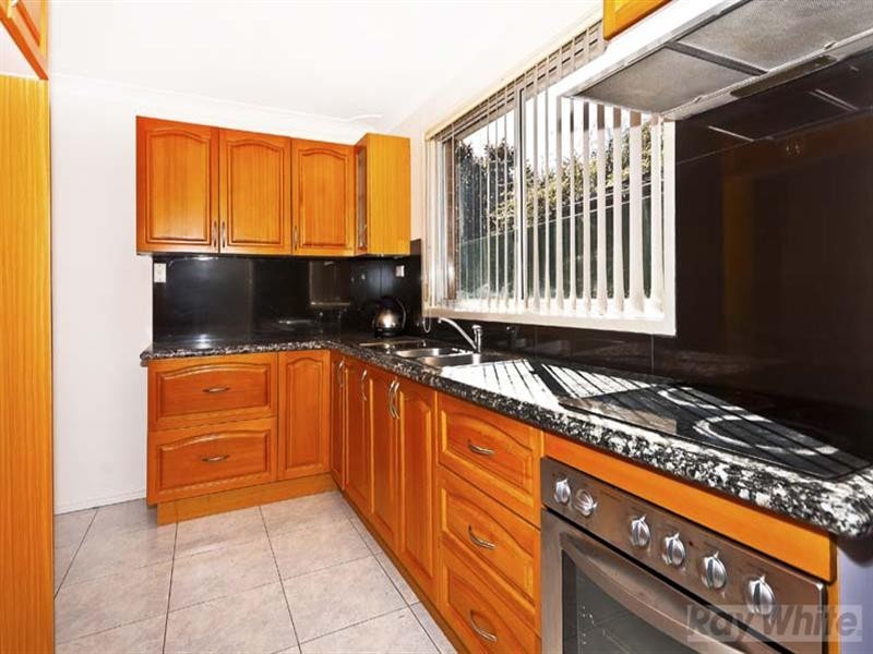 15 Wallaby Close, Bossley Park NSW 2176